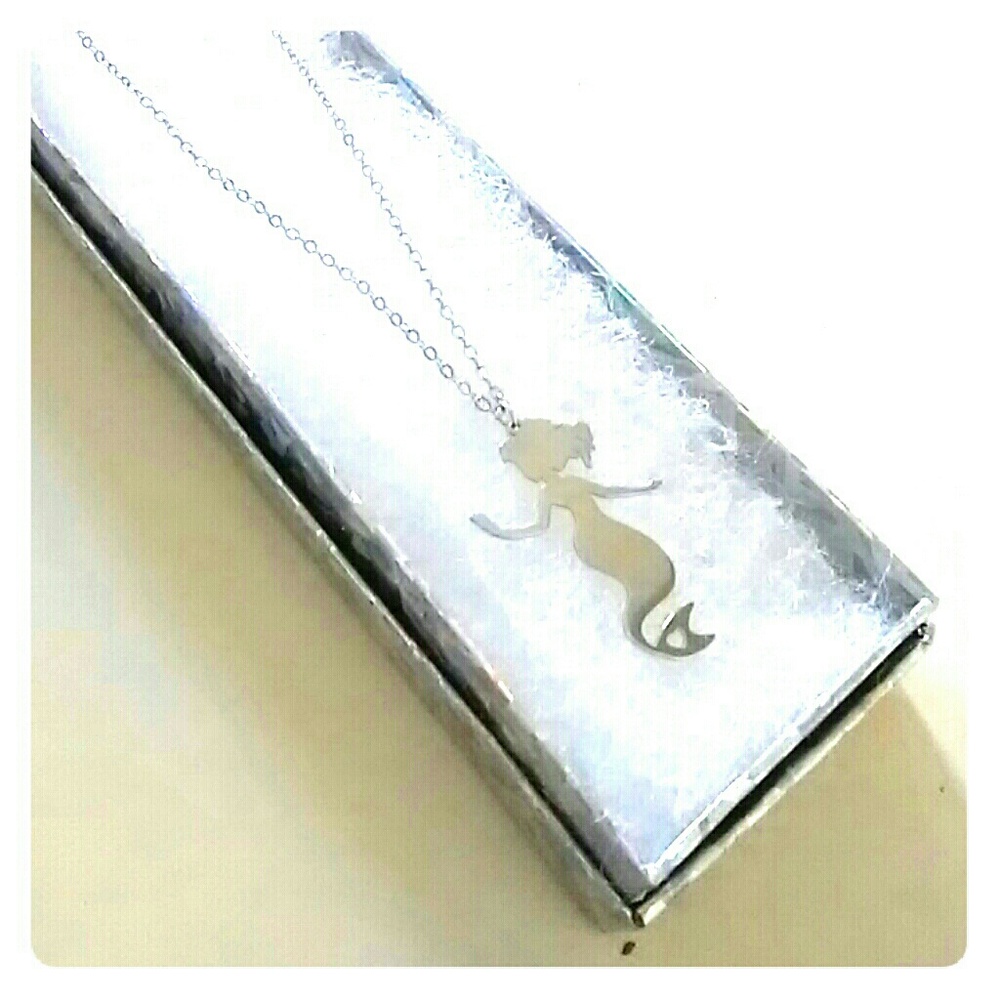 🆕 Stainless steel mermaid necklace! - Picture 2 of 3